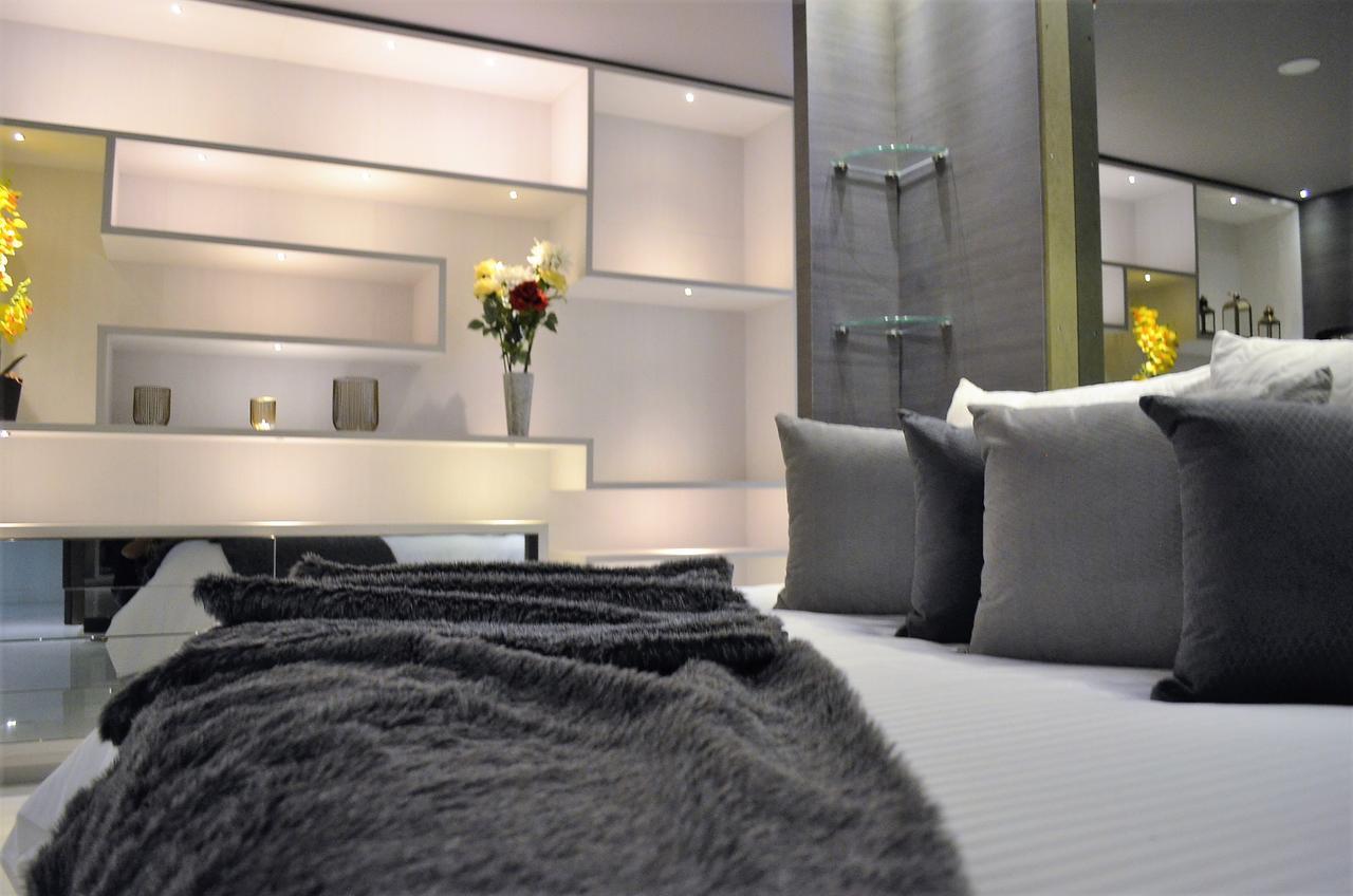 Hotel Paris Luxury Suites Medellín Oda fotoğraf